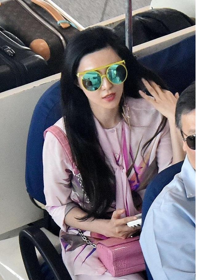 范冰冰穿高定礼服价值100万,范冰冰再现范爷气场纯红西装