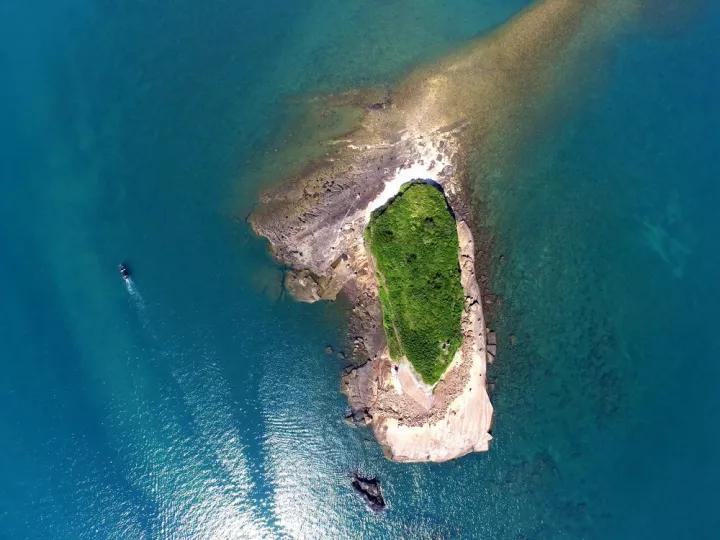 比鼓浪屿大12倍,比三亚安静10倍!这小岛最适合现在去,美轮美奂