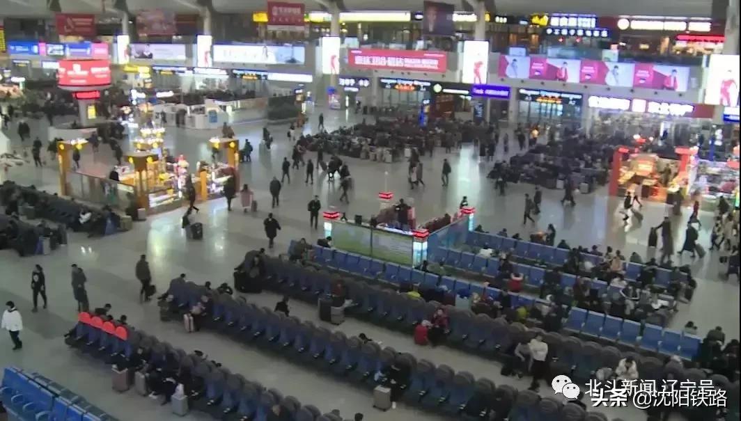 沈阳北站空调维修工的“冰火两重天”