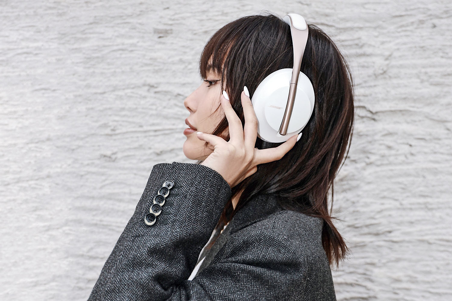 戴耳机要戴一个还是两个,戴耳机要听的音乐