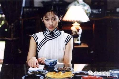 十年前，孙东海用艾滋针头抵住李小冉喉咙，李小冉被吓得崩溃大哭