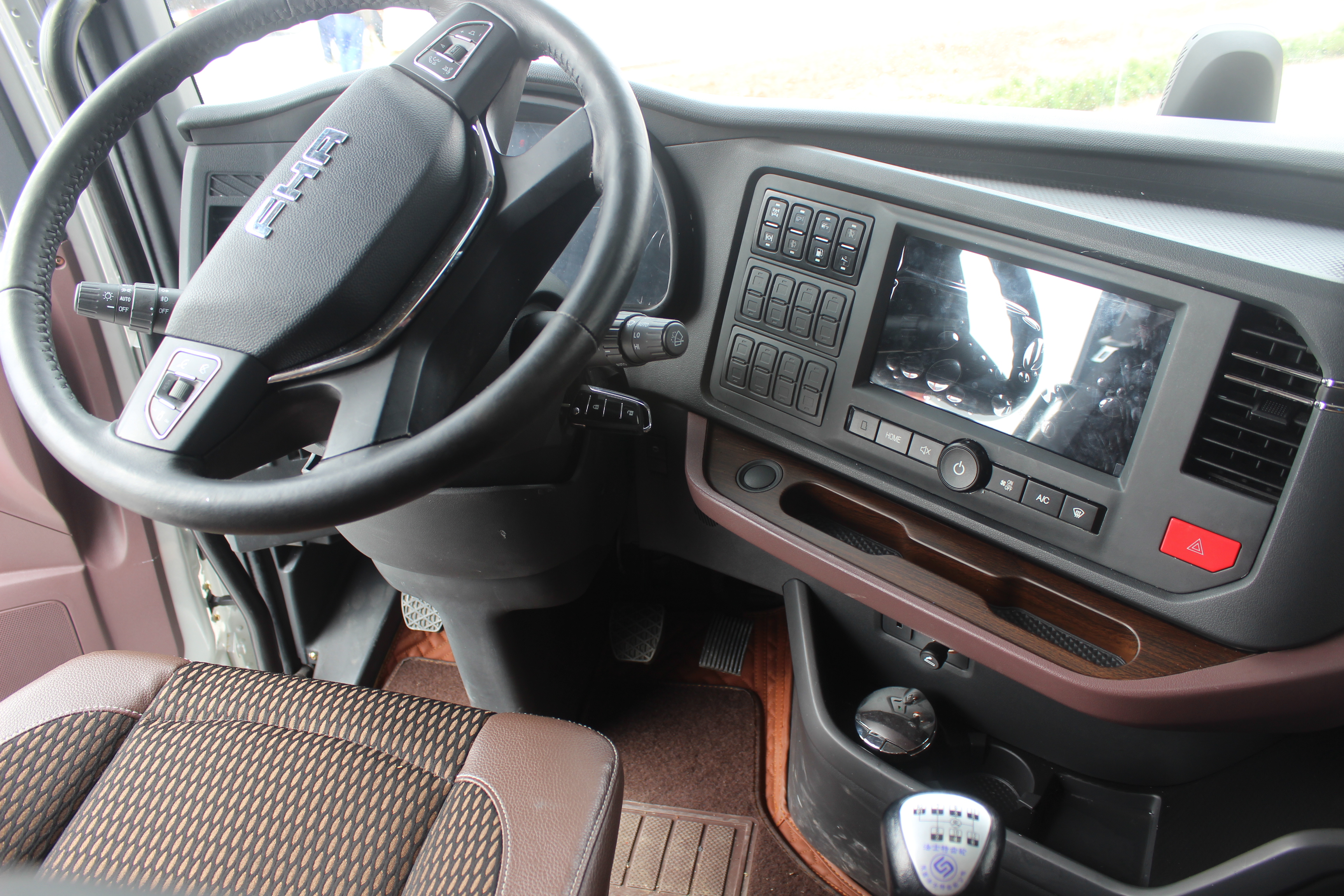 沪尊s200车,一汽凌源沪尊s200