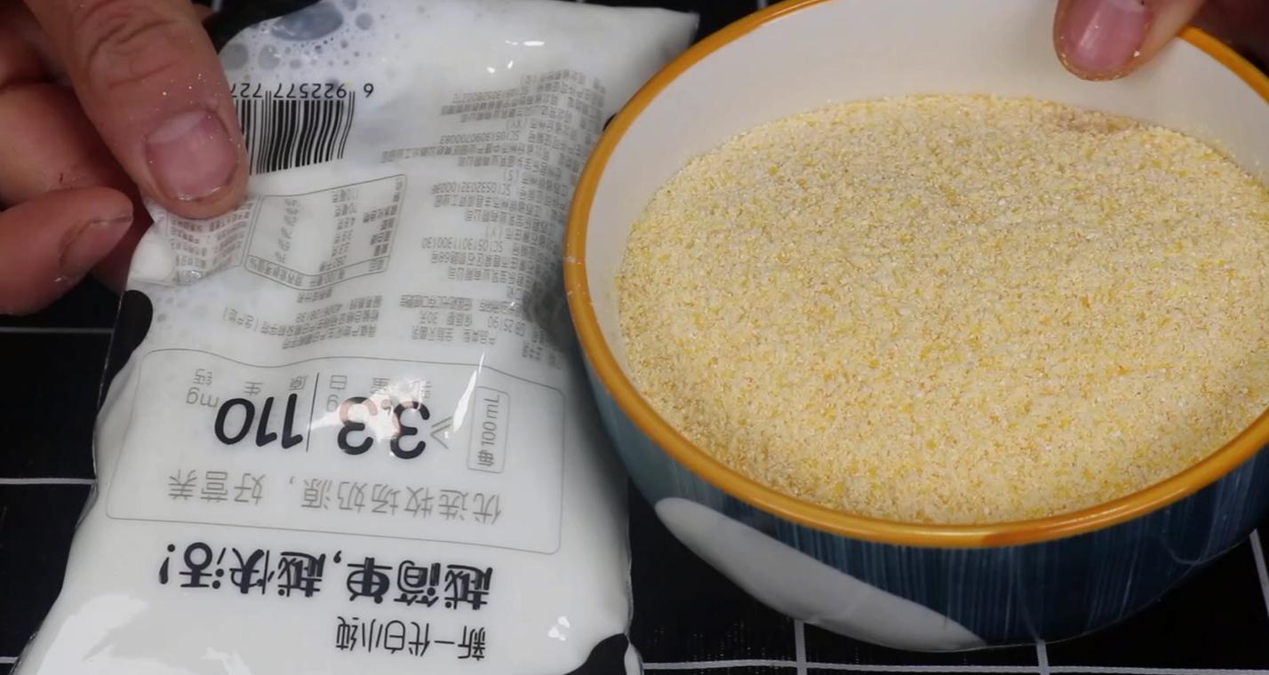 玉米面放入牛奶中比油条还好吃,酥脆玉米面怎么做