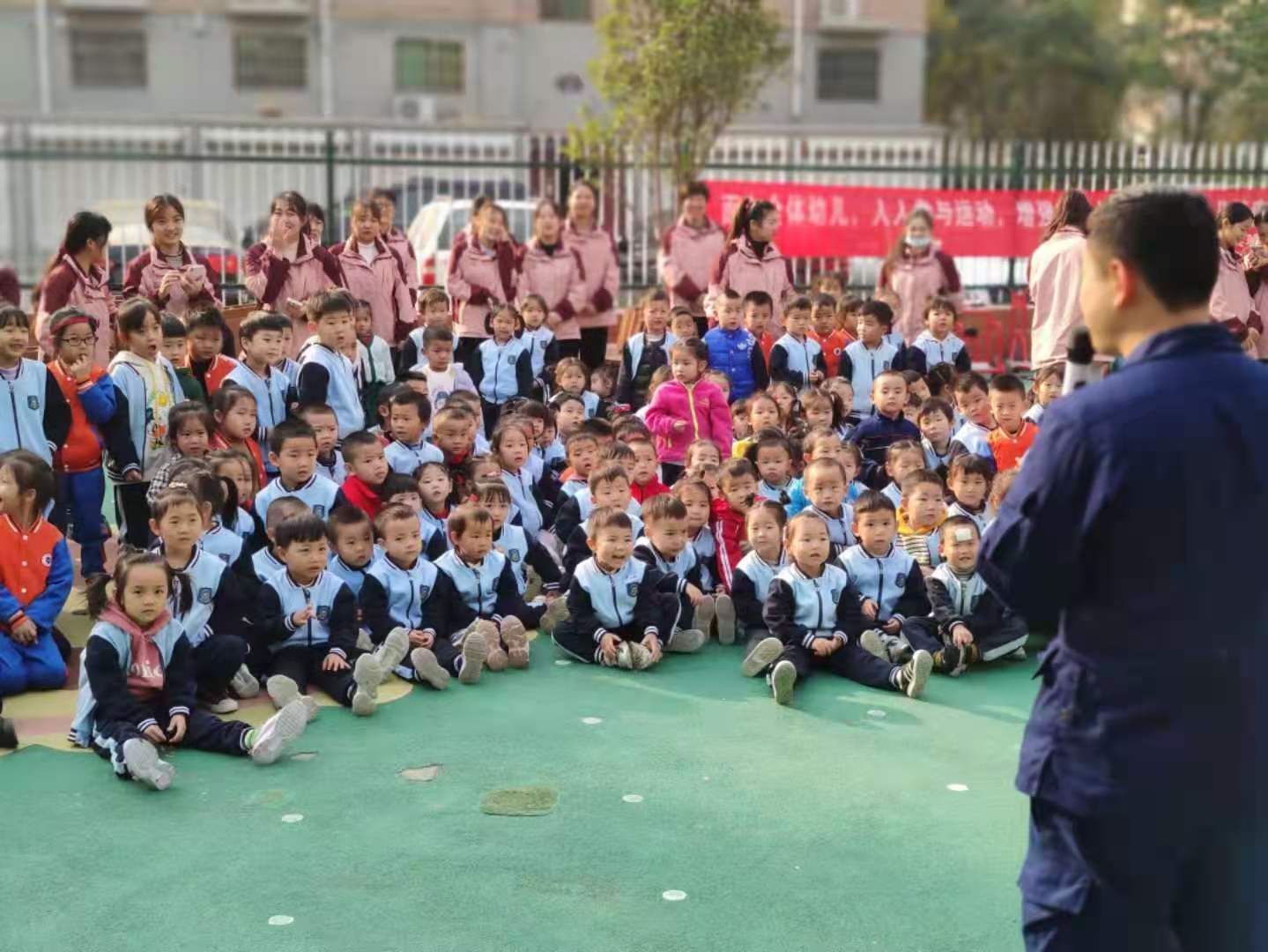 消防安全幼儿园活动,海贝幼儿园消防演习