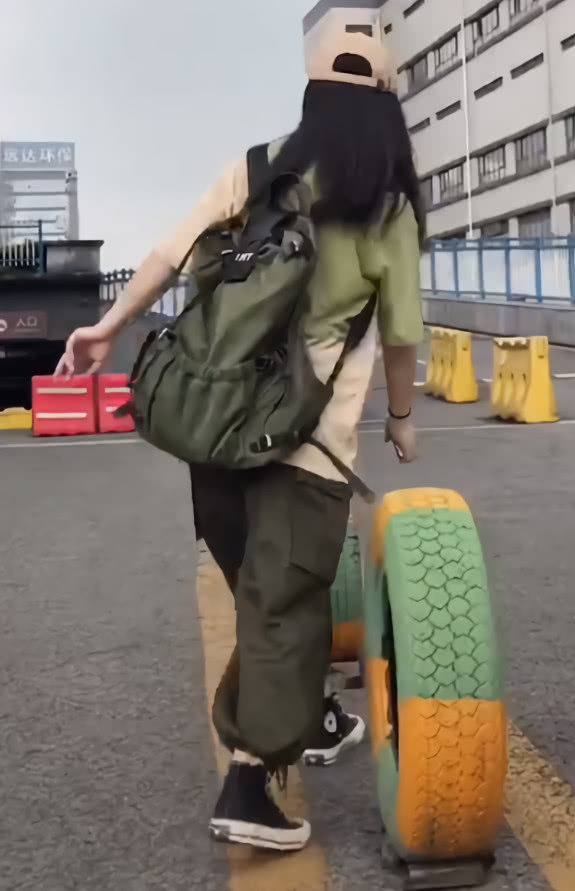 鍖″▉鐨勯粦鑹插伐瑁呰¥,楂樿椋庡尅濞佸伐瑁呰¥