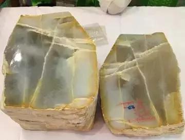 挑选翡翠手镯时会踏进哪些误区,怎样挑选翡翠原石赌石