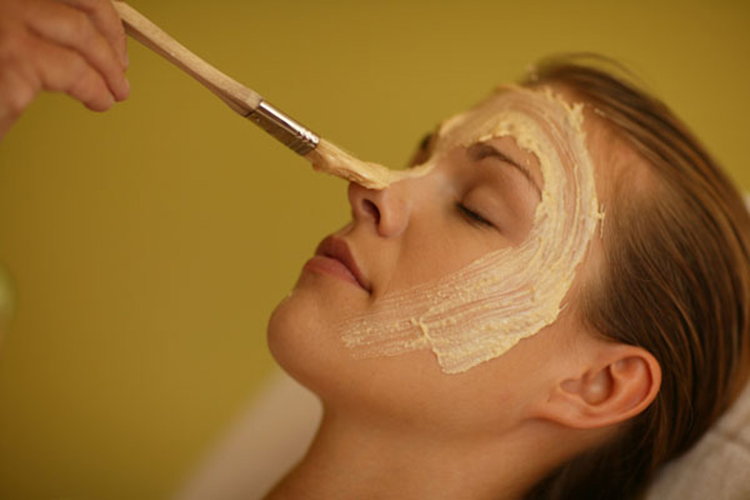 脸干燥脱皮怎么保湿护肤,脸部很干燥脱皮紧绷怎么办