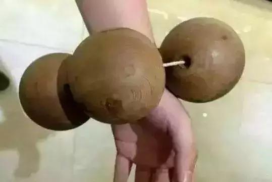 佛珠手串别乱戴图片,小叶紫檀手串戴左手还是戴右手