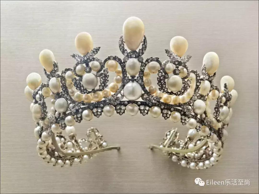 齐名茜茜公主、发明仙裙扶植LV，皇帝夫君却出轨完美皇后百年浮沉