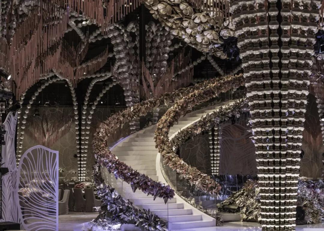 这才是婚礼真正应该有的样子,前院办婚礼后院摆酒席