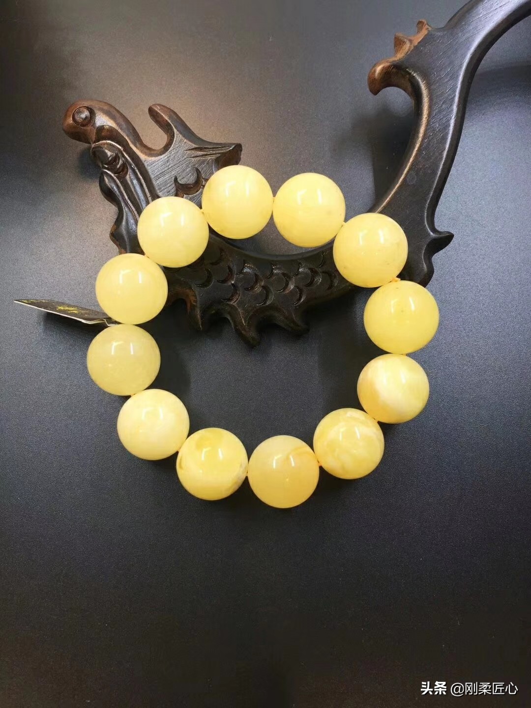 蜜蜡粉压蜜蜡与假蜜蜡怎么区分,蜜蜡和琥珀真假