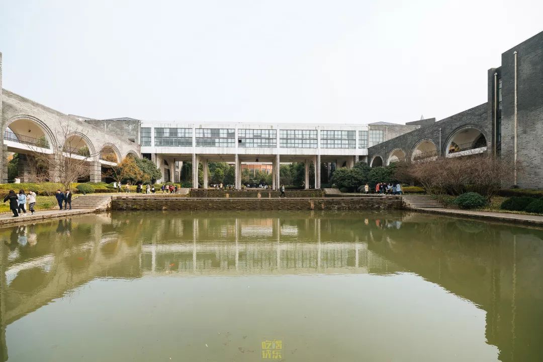 自从藏龙岛有了南延线,我就再没羡慕过别人家的学校!