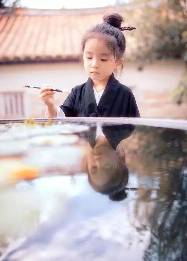 人最可悲的是认识到了自身的问题,人最大的愚蠢就是认不清自己