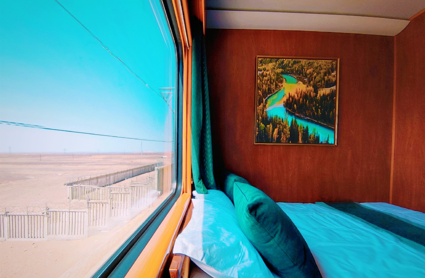 豪华旅游火车票价2万元,平价旅游火车票价多少元