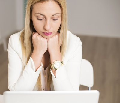 看电脑眼睛变熊猫眼,高度近视诱发白内障