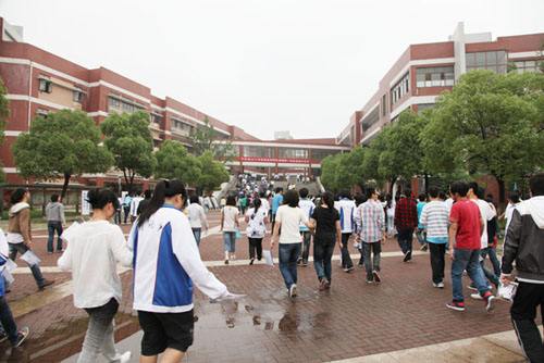 桃李不言下自成蹊：江苏省锡山高级中学