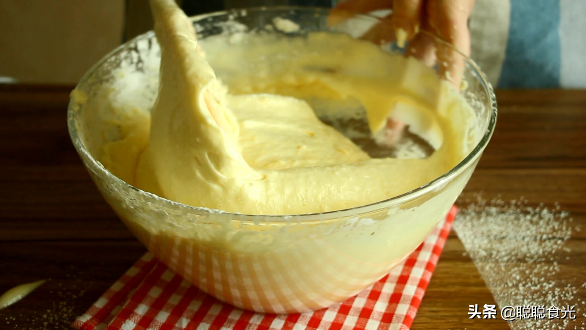 电饭锅蛋糕怎么不塌陷,电饭锅蛋糕开锅塌陷的原因