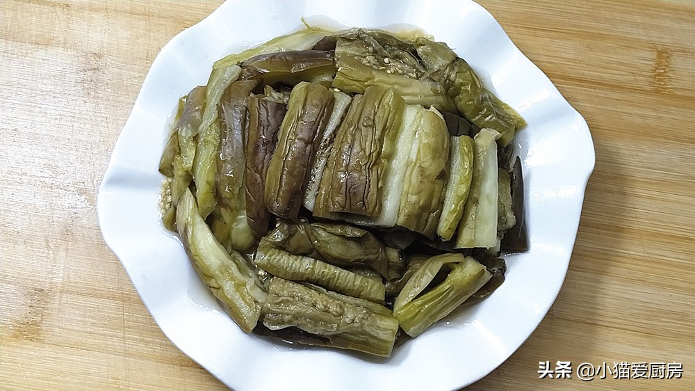 家常凉拌蒜香茄子的做法,想吃点开胃爽口的菜