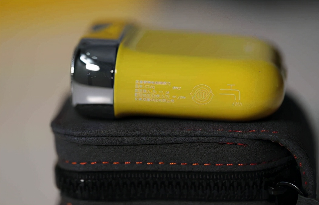 男朋友超喜欢的生日礼物——须眉剃须刀R2潮玩家