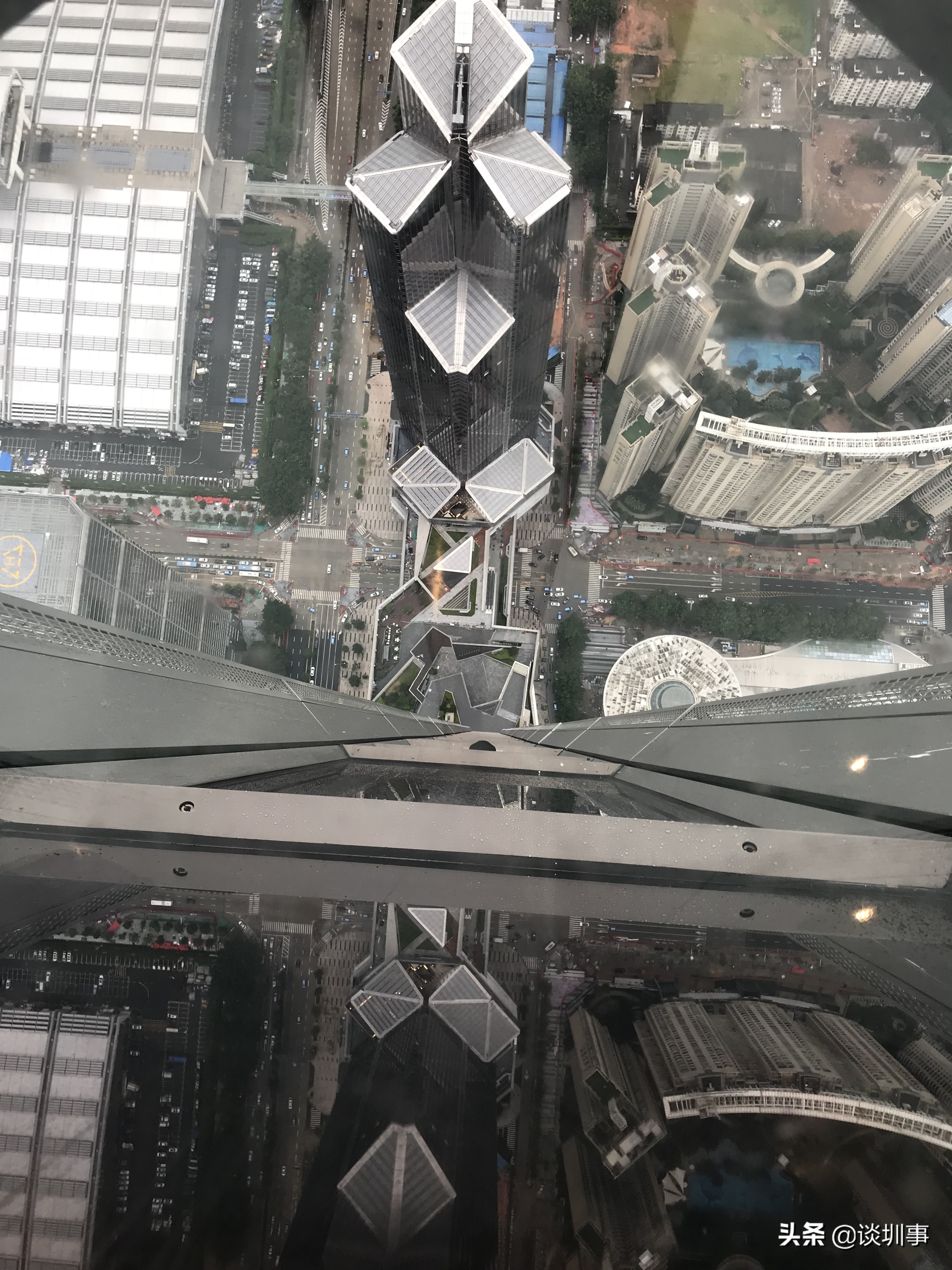 登顶深圳第一高楼,登上深圳平安金融大厦