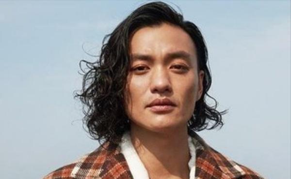 李钟硕整容电影,韩国明星服兵役李钟硕