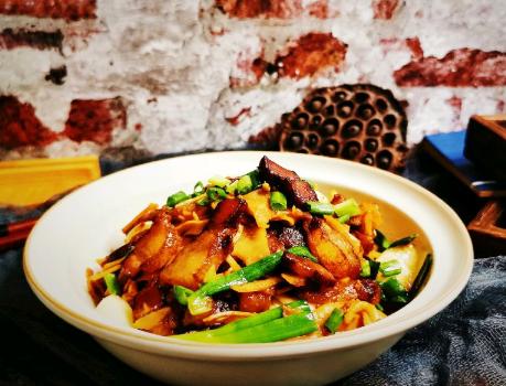 炒竹笋需要焯水吗？用冷水好还是热水？学会3点技巧，竹笋脆又嫩