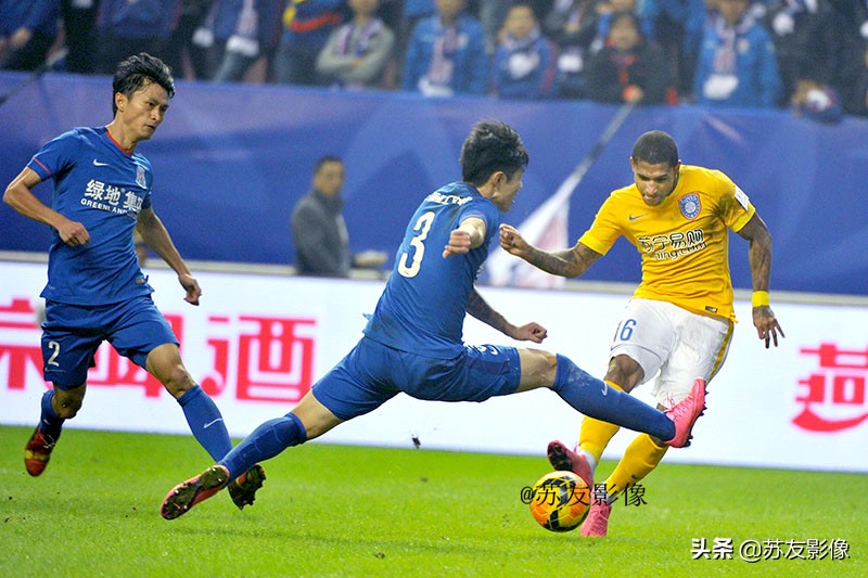 江苏队冠军奖杯在哪,江苏队举奖杯