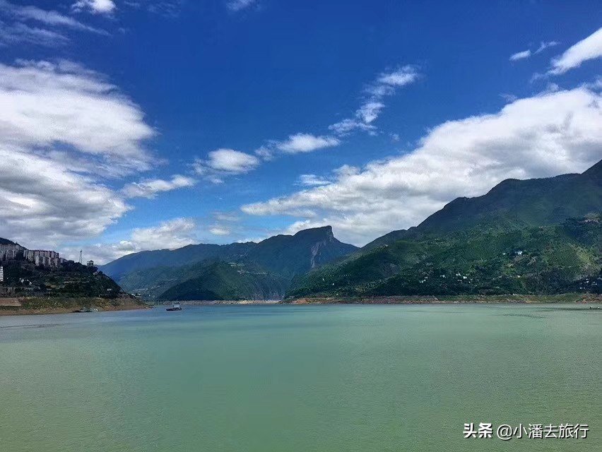 重庆坐船游三峡坐哪个船好,从重庆坐船到三峡需要多少钱