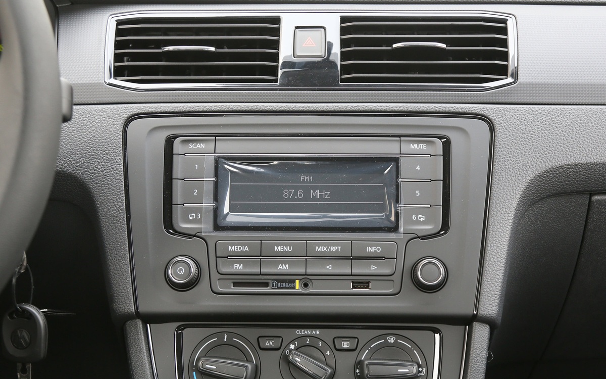 新款桑塔纳两三万公里得多少钱,皮实省油耐造的家轿桑塔纳