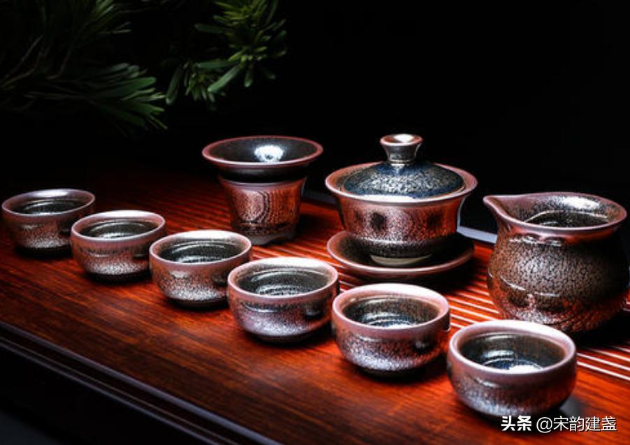 建盏和茶盏哪里不一样呢,喝茶的建盏是哪个建盏