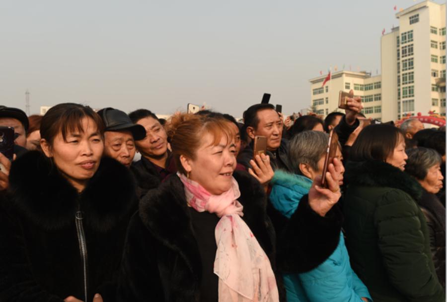 广元市老城小西街嘉陵广场,看看广场有多热闹