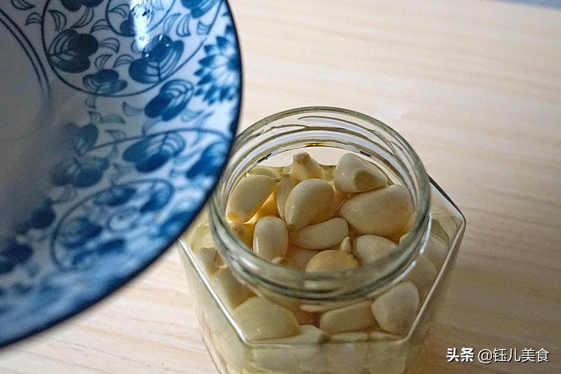 腌制腊八蒜的正确方法视频,翡翠色腊八蒜