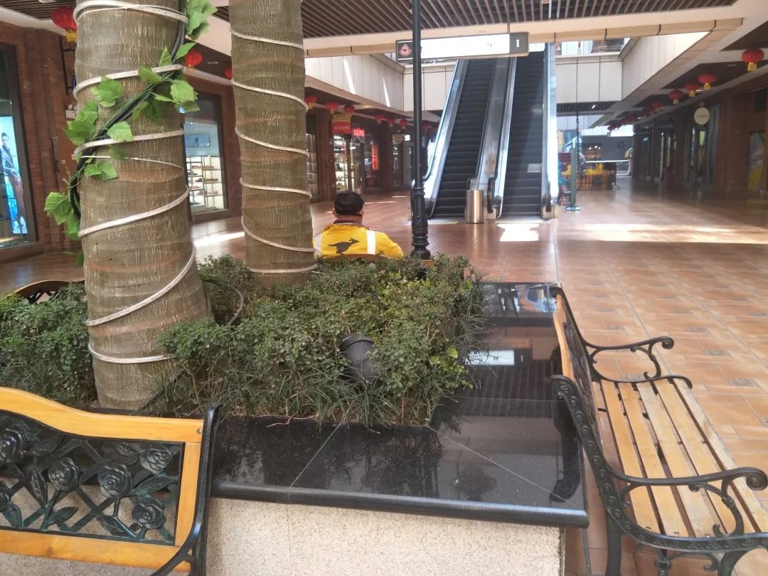 关门转让实体店,徐州商场撤场不让撤怎么办