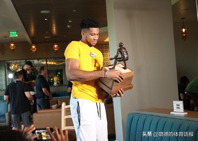 字母哥三双关键时刻,字母哥眉骨被打破是什么时候