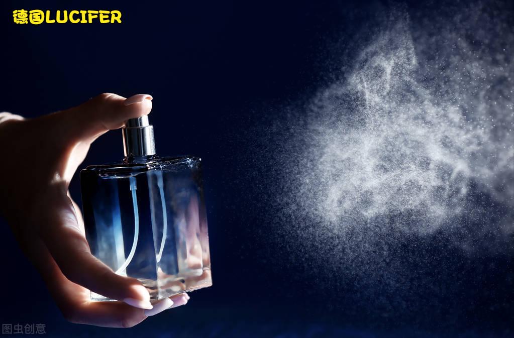 男士香水怎么喷图解视频教程,男士喷什么香水最好闻