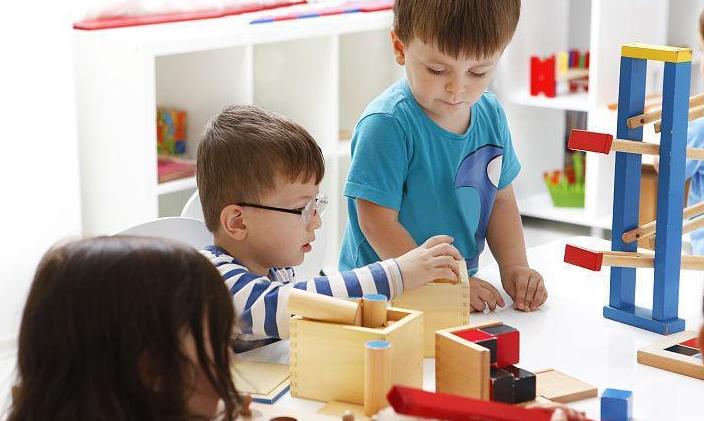 孩子偷拿小朋友的玩具怎么教育,孩子偷学校玩具的处理方法