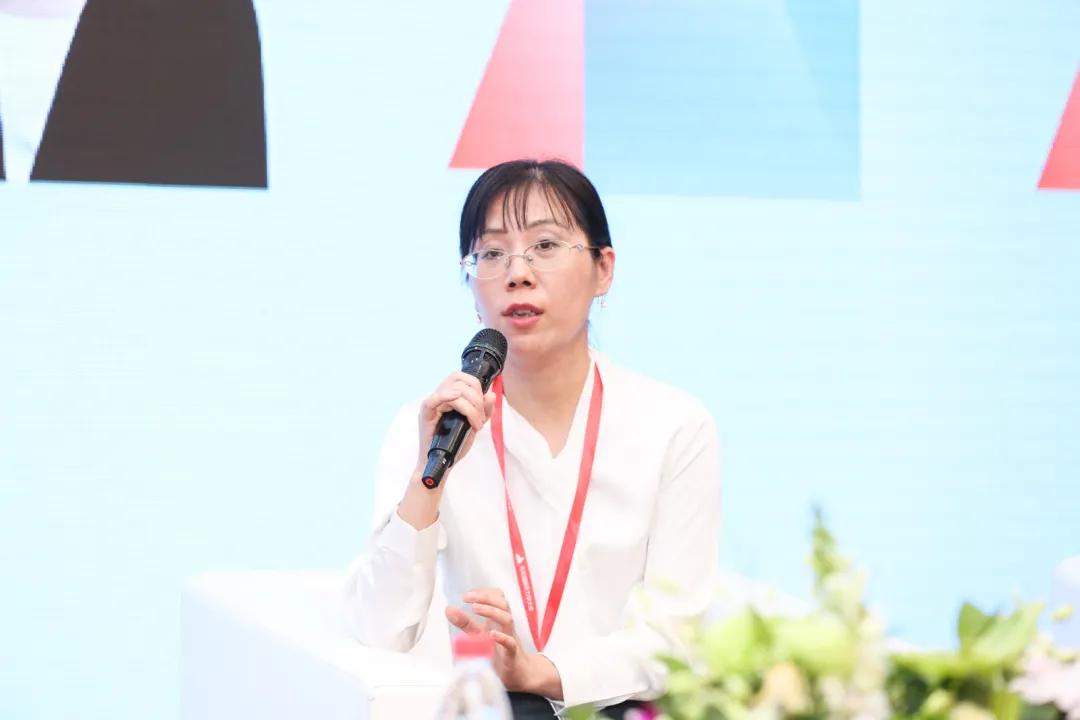 圆桌论坛：单侧聋和不对称性听力损失的干预