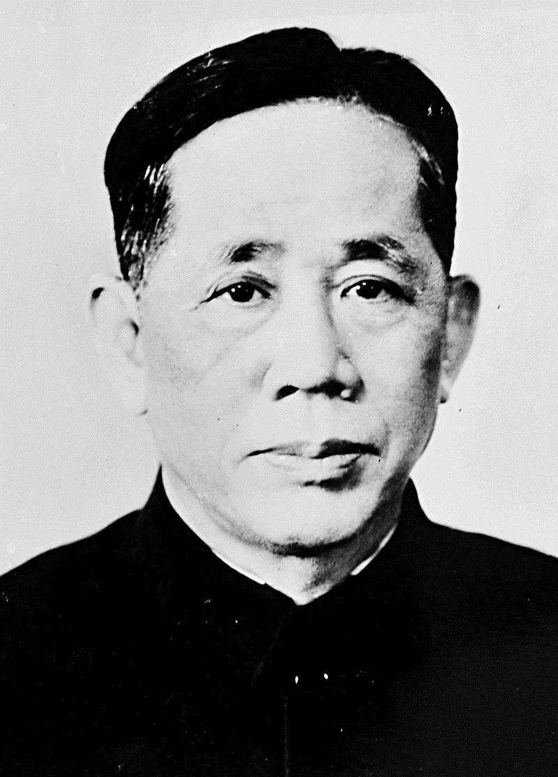 宴会上，国宝九龙杯失窃，周恩来只用一招，让外宾主动上交