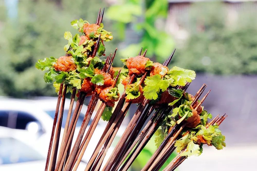 重庆的串串凭着份量实在的资格串味儿在南充开业至今打卡到上瘾!