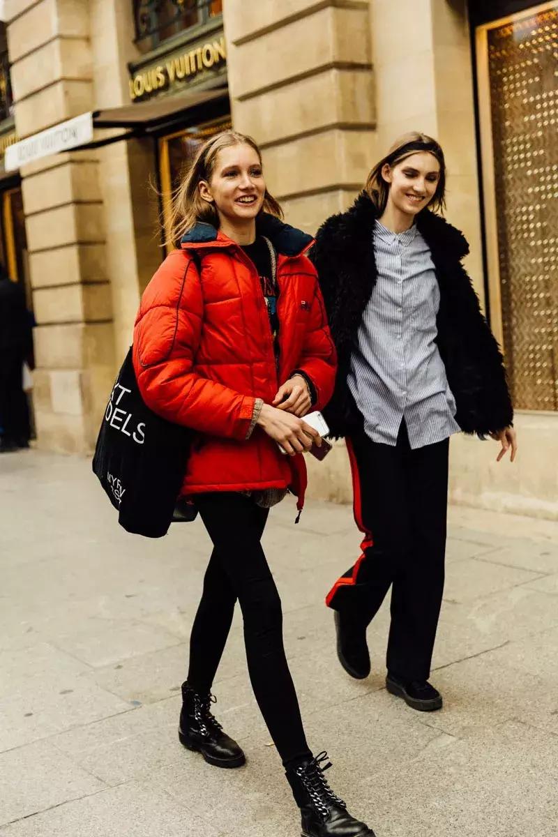 冬天羽绒服内搭怎么穿保暖又时尚,衣柜放久的羽绒服和外套