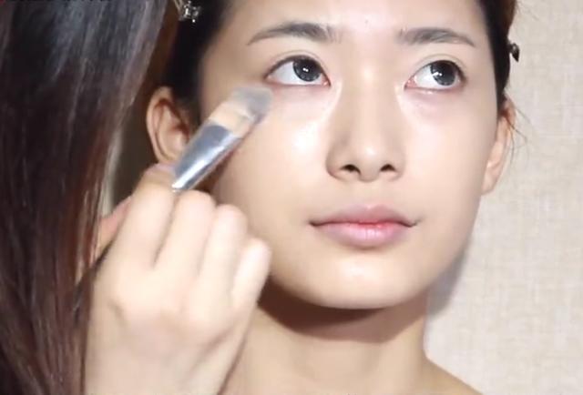 粉底上脸显肤色暗黄,粉底到下午就显得暗沉