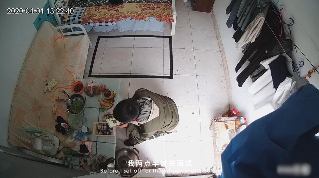 向对面出租屋射了一箭:80后妈妈王莹在城中村的实验艺术