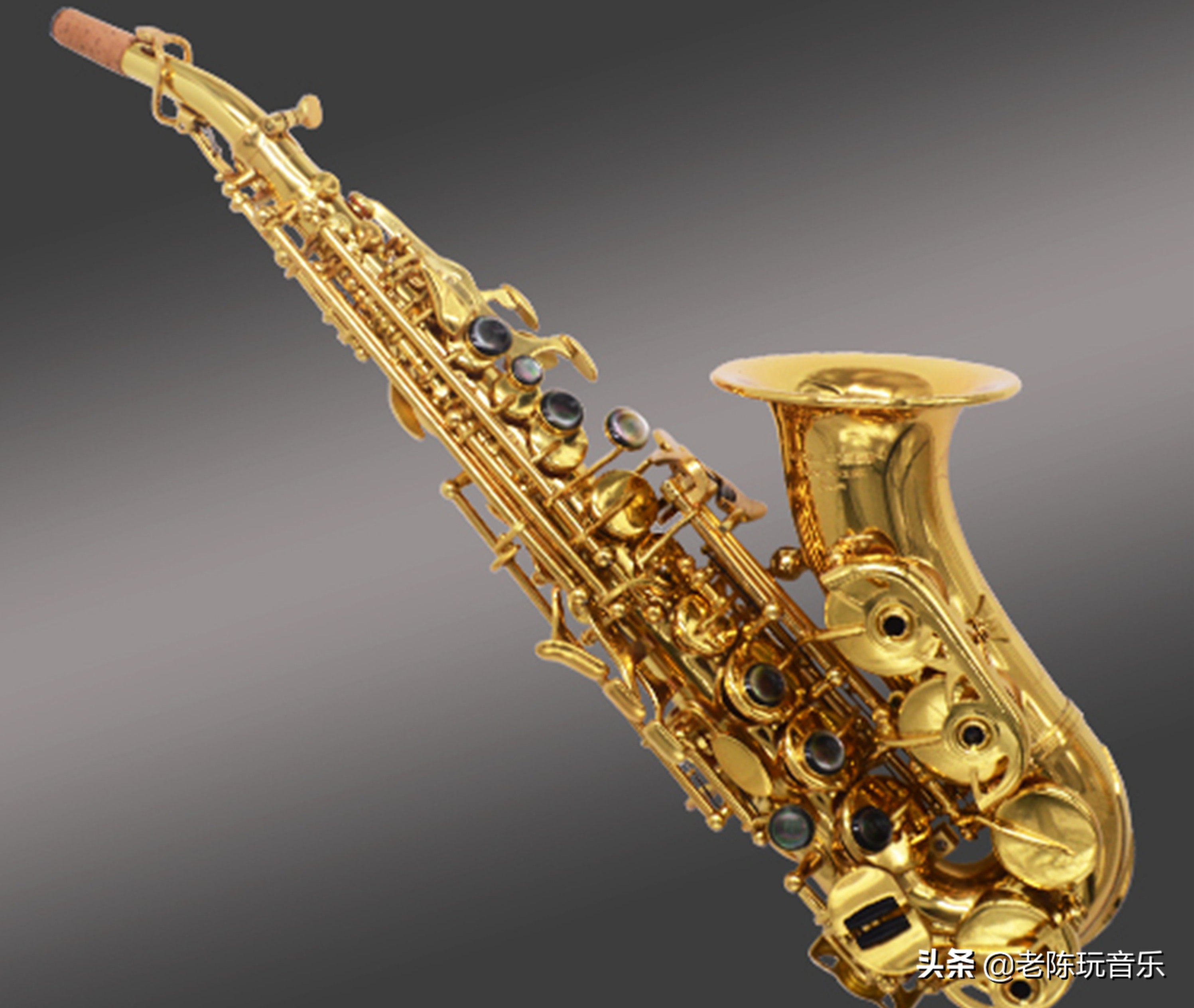 黑管和萨克斯的区别,黑管和萨克斯指法一样吗