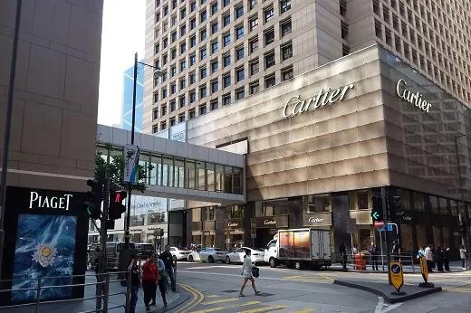 全球租金最贵的香港罗素街变折扣卖场；晓雪成上海时装周推广大使