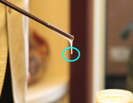 教你一招辨别蜂蜜真伪,养蜂人告你真假蜂蜜的识别方法