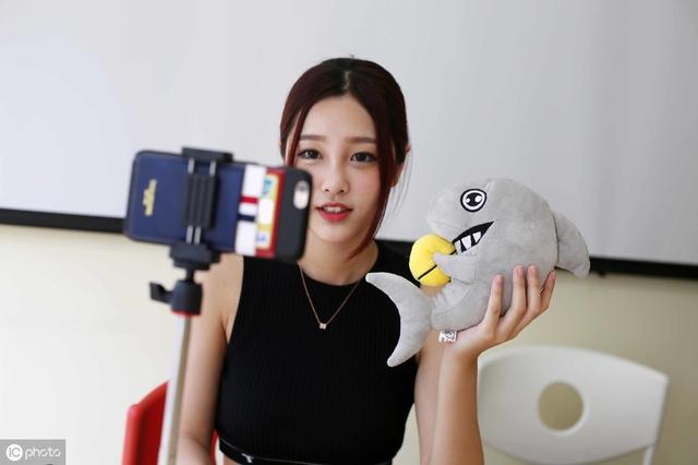 聚青社,什么是“私域流量”和“公域流量”?