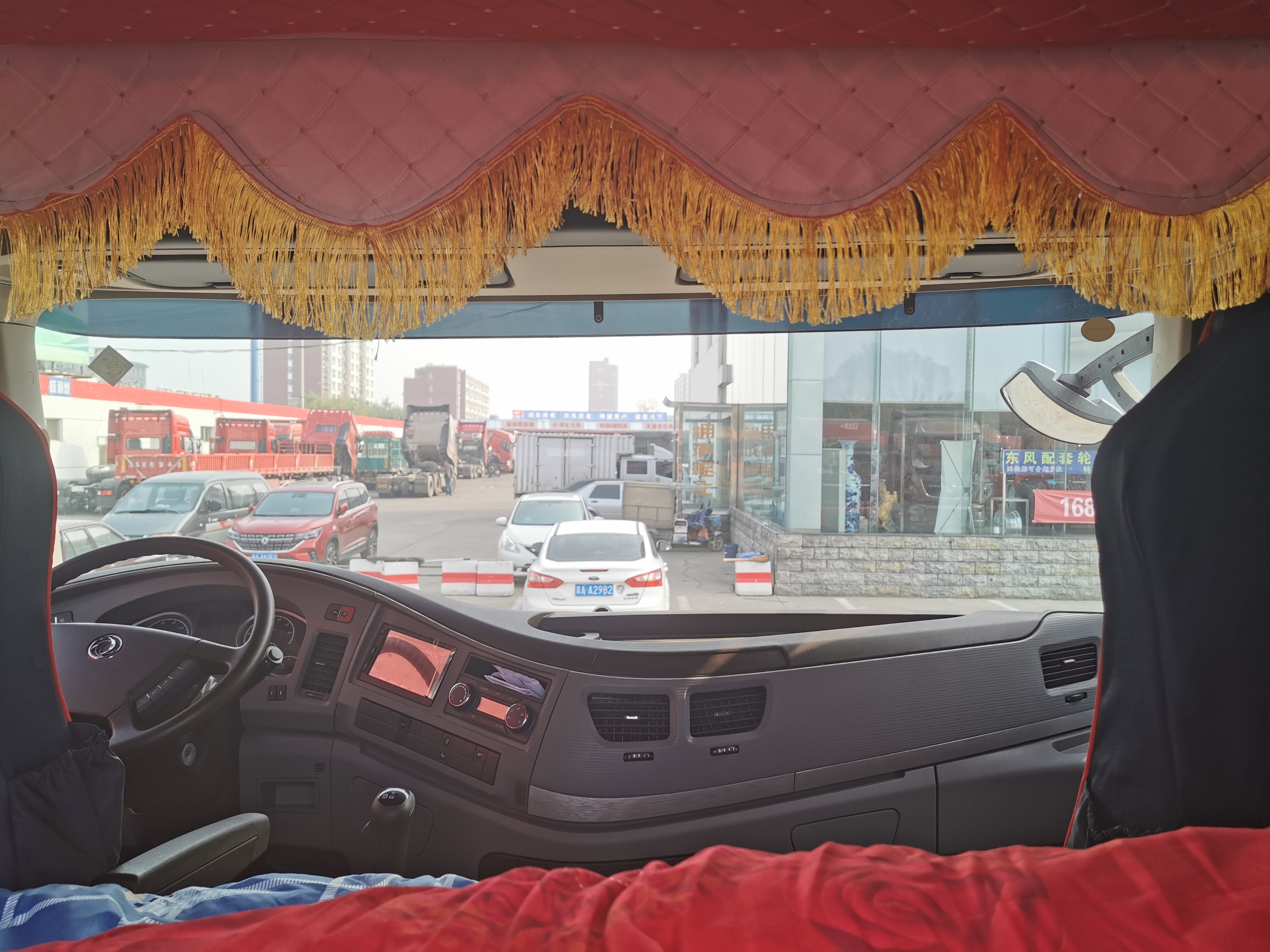 20年东风天龙新启航520重型牵引车,卡车大黄蜂