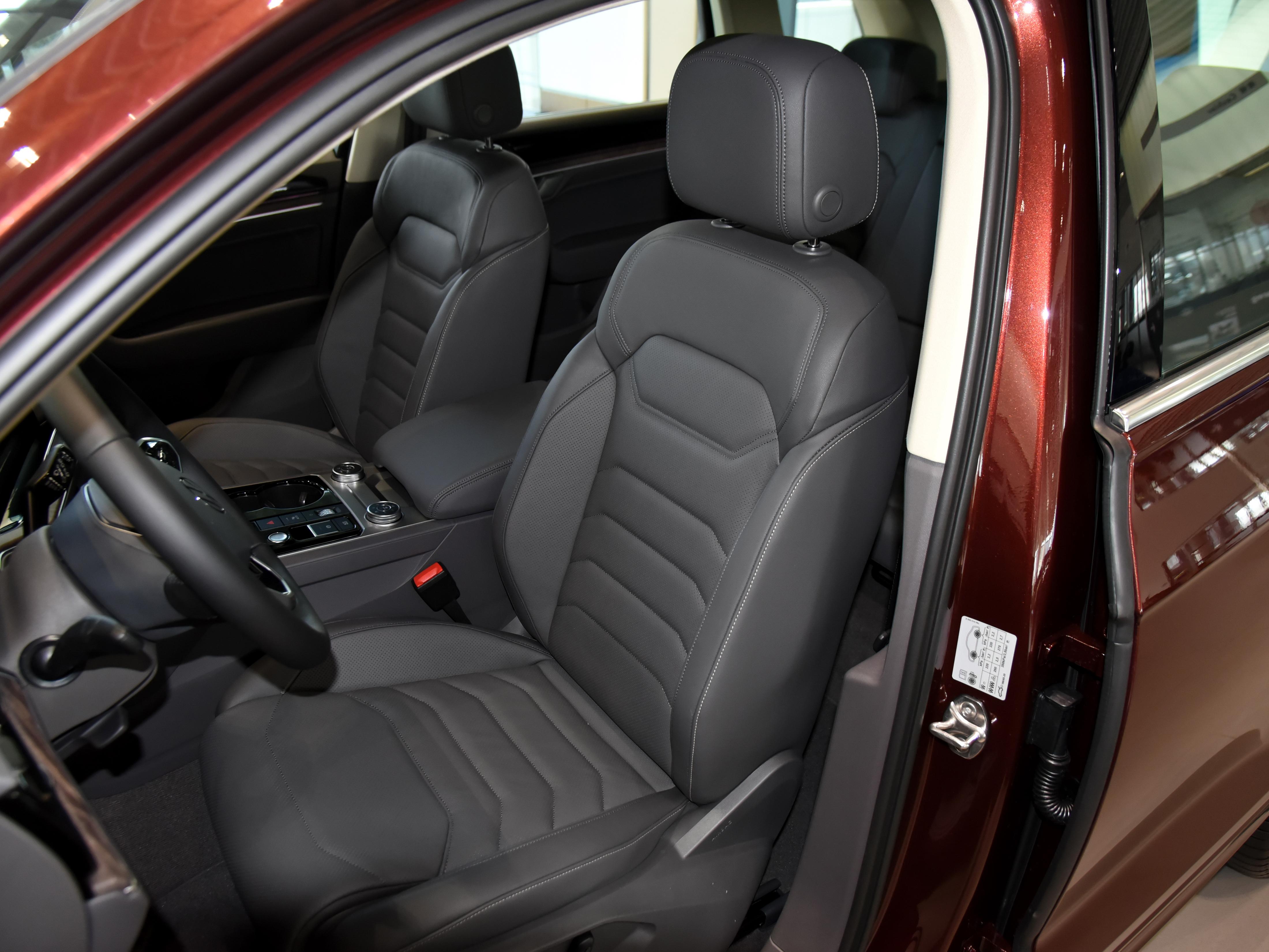 全新大众途锐2020款3.0v6,进口大型suv46万