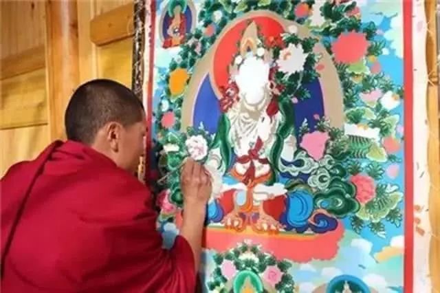 鉴别原矿绿松石真假,绿松石真假鉴别荧光灯