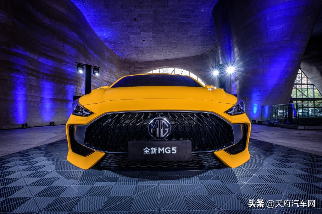 8万级运动轿跑无对手试驾全新mg5,2021款名爵mg51.5l青春豪华版内饰